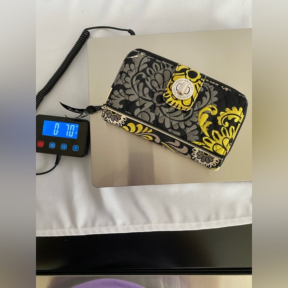 VERA BRADLEY Turn‎ Lock Wallet - Picture 12 of 12